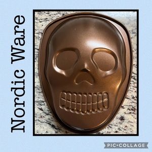 NWT Nordic Ware Skull Cake Pan 💀